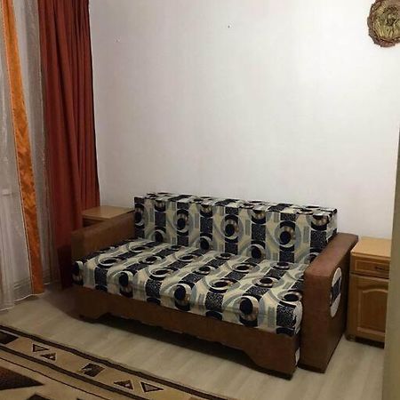 Apartament Confortabil بيتستِ المظهر الخارجي الصورة