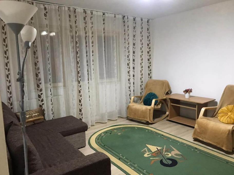 Apartament Confortabil بيتستِ المظهر الخارجي الصورة