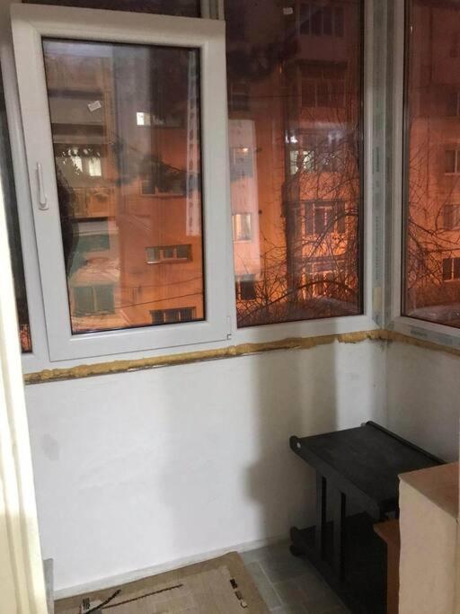 Apartament Confortabil بيتستِ المظهر الخارجي الصورة