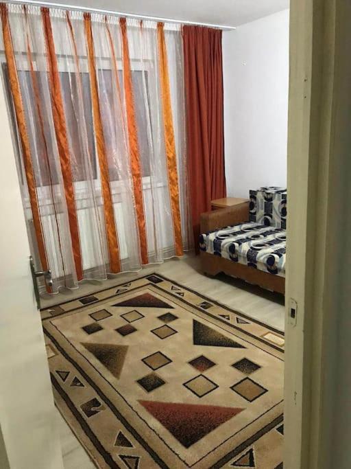 Apartament Confortabil بيتستِ المظهر الخارجي الصورة