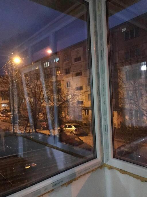 Apartament Confortabil بيتستِ المظهر الخارجي الصورة
