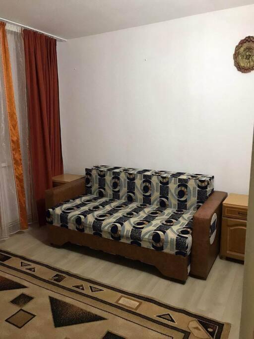 Apartament Confortabil بيتستِ المظهر الخارجي الصورة