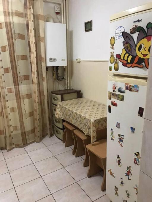 Apartament Confortabil بيتستِ المظهر الخارجي الصورة